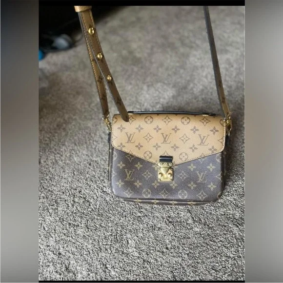 Louis Vuitton Pochette Métis - Picture 4 of 8